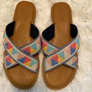 Toms VIV sandal with Tribal Geometric Design